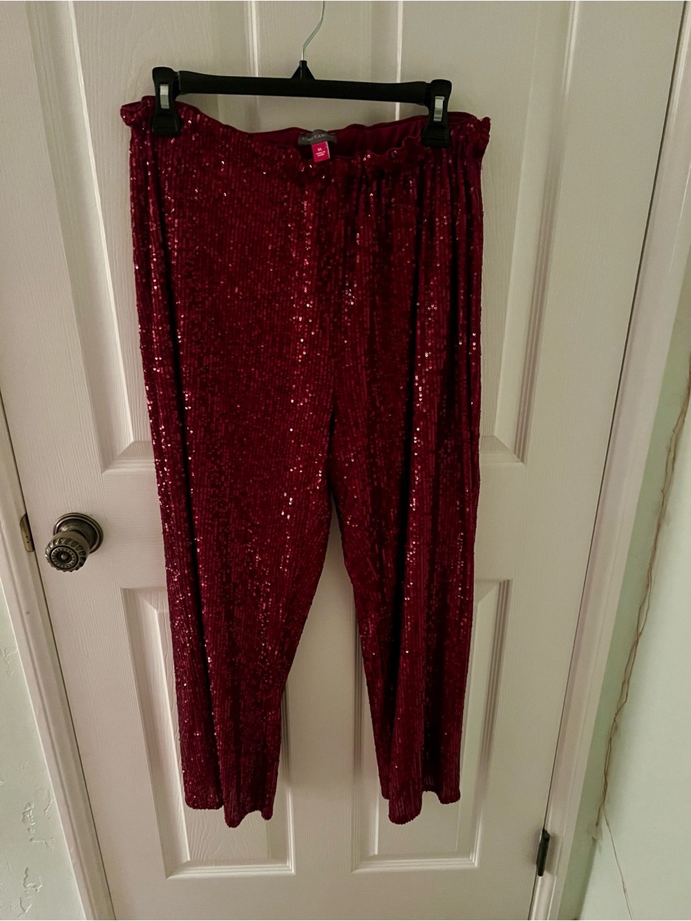 Vince Camuto Red Sequin Crop Pants, Size XL